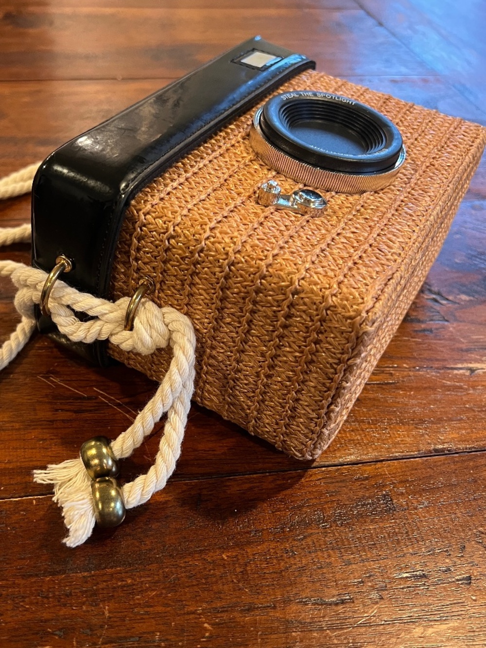 Retro Camera-Shaped Woven Straw Novelty Crossbody Shoulder Bag Purse - Picture 7 of 13